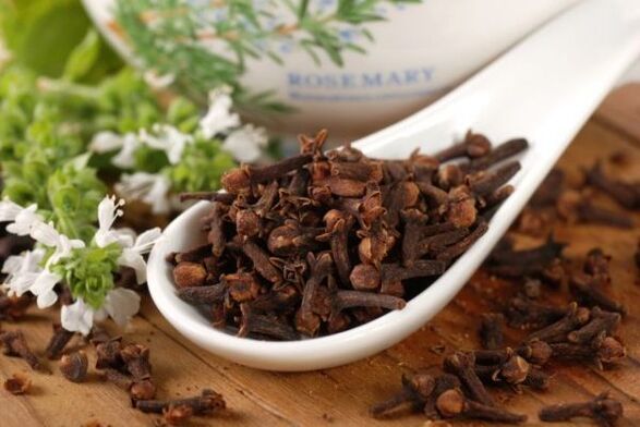 clove against worms and parasites in humans
